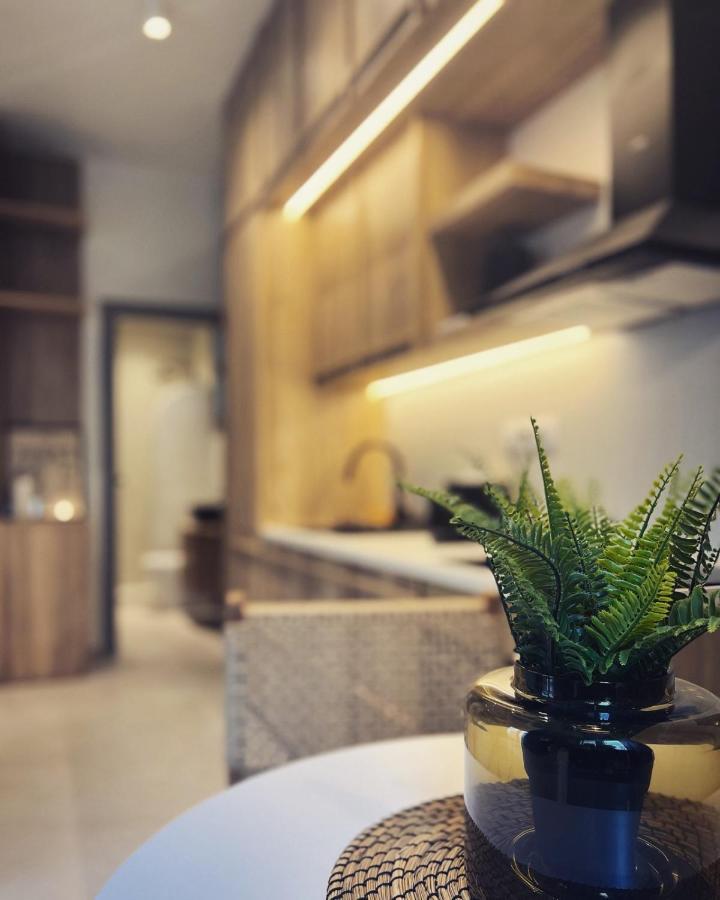 Luxurious Wooden Detail Flat In City Center Chalkís Kültér fotó