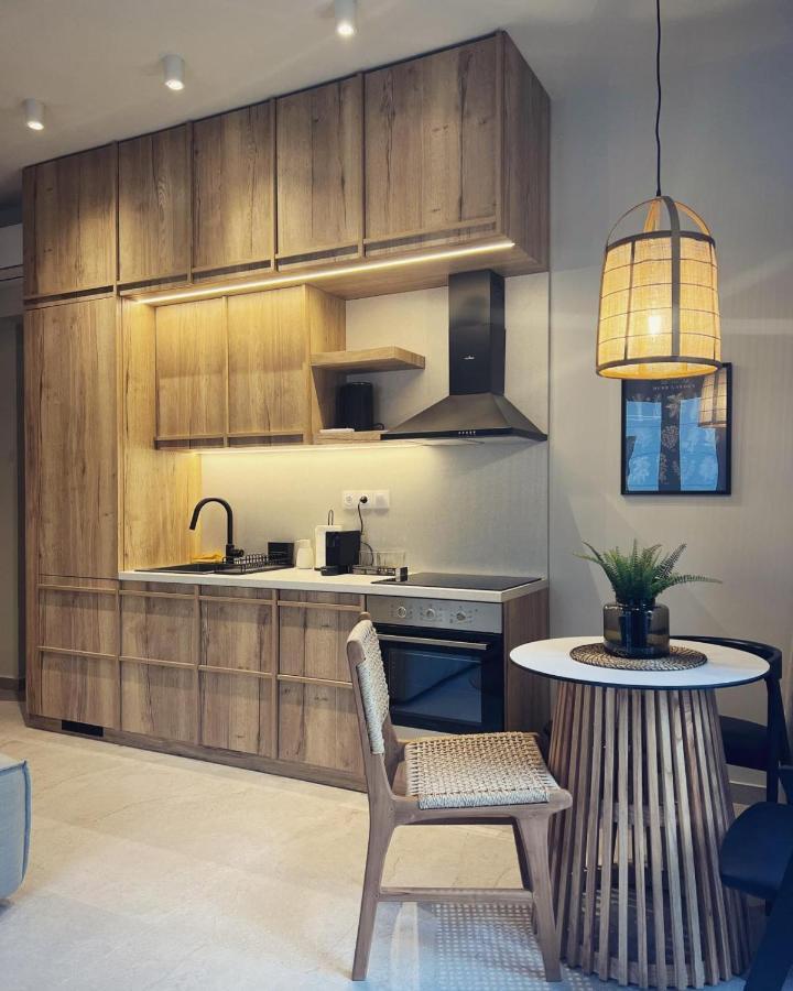 Luxurious Wooden Detail Flat In City Center Chalkís Kültér fotó