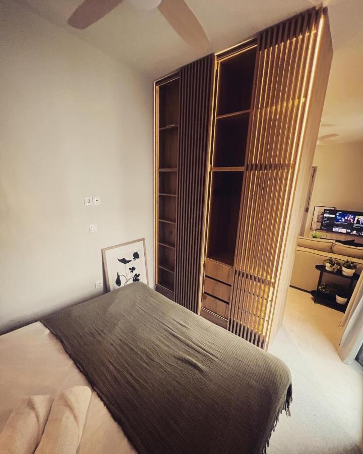 Luxurious Wooden Detail Flat In City Center Chalkís Kültér fotó