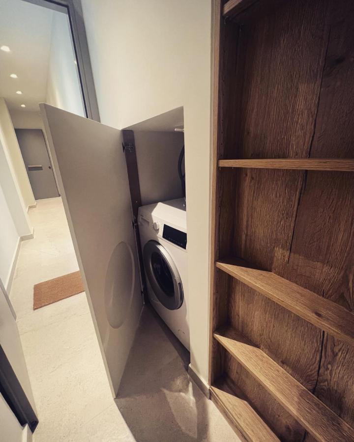 Luxurious Wooden Detail Flat In City Center Chalkís Kültér fotó