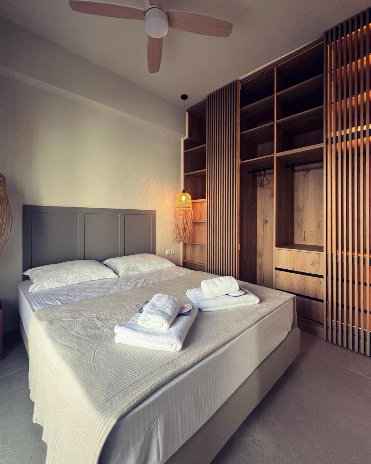 Luxurious Wooden Detail Flat In City Center Chalkís Kültér fotó