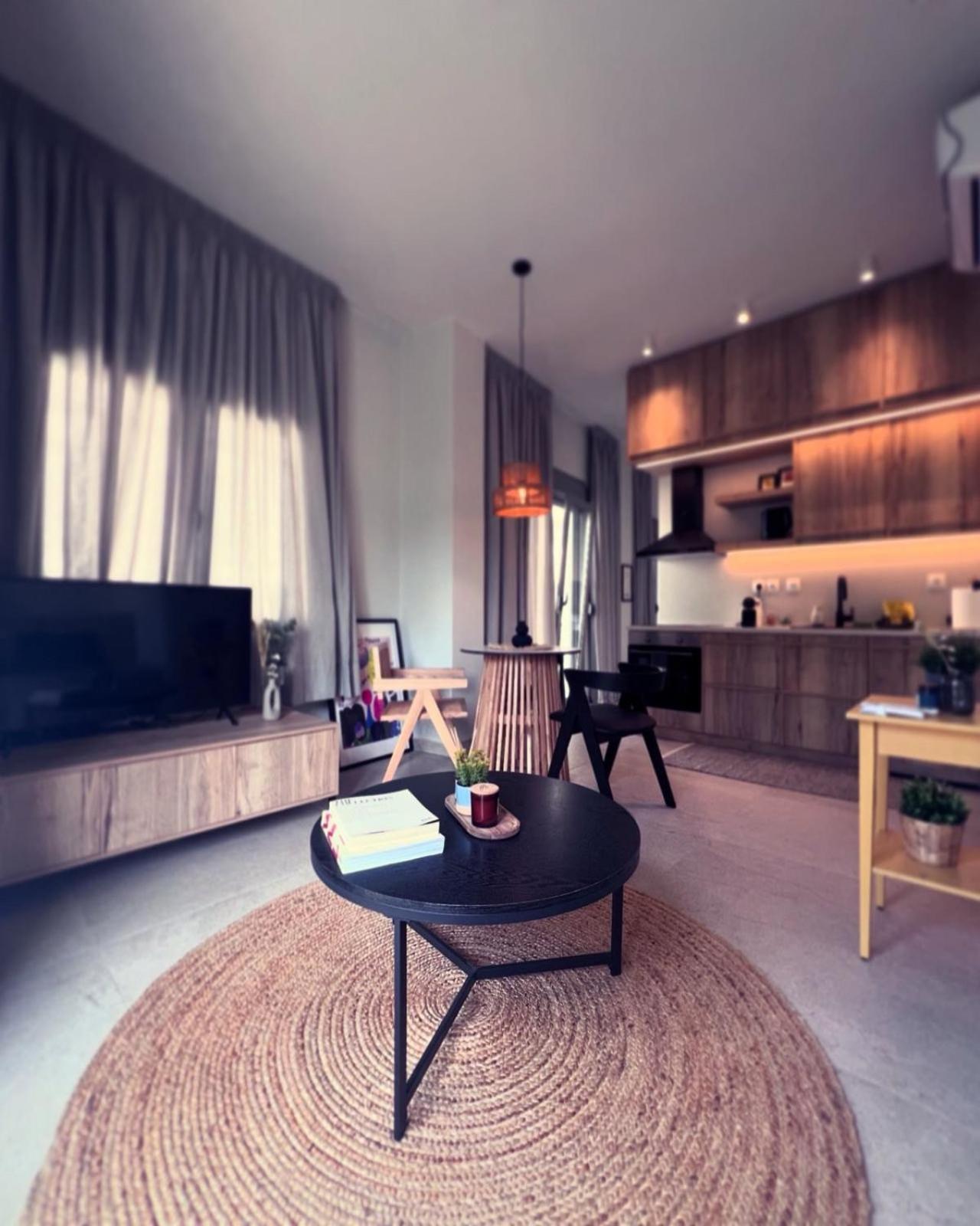 Luxurious Wooden Detail Flat In City Center Chalkís Kültér fotó